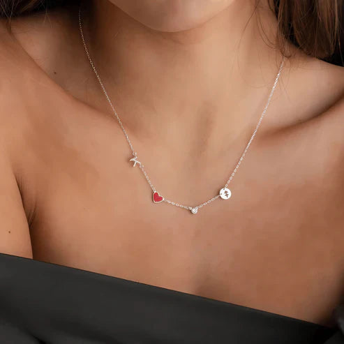 COLLIER AVEC INITIALE EN FORME DE CŒUR