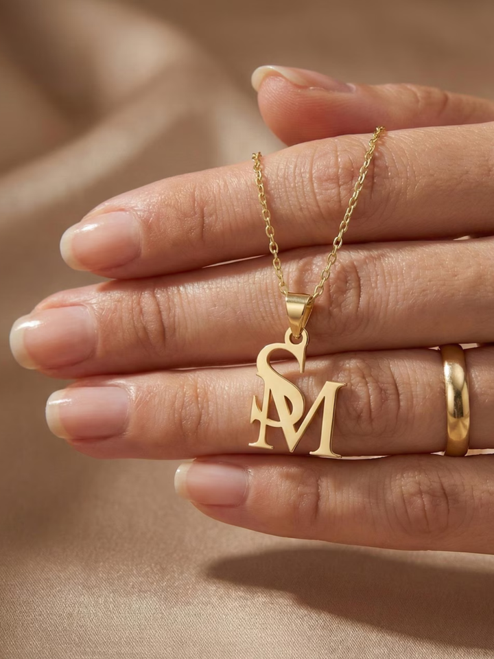 COLLIER INITIALES