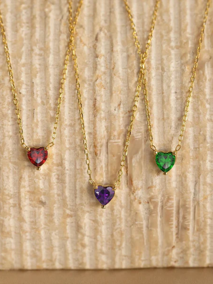 COLLIER AVEC UNE PIERRE DE NAISSANCE EN FORME DE CŒUR