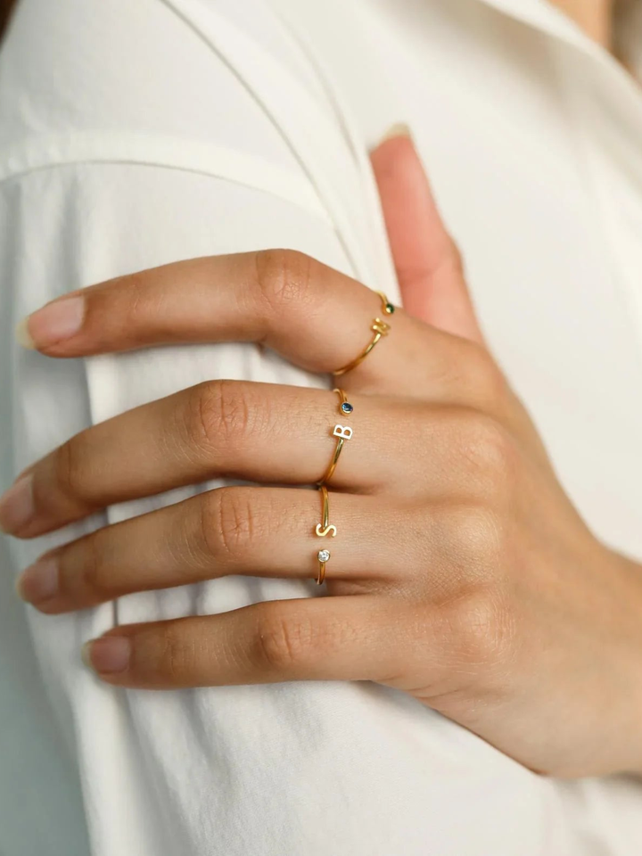 BAGUE PERSONNALISÉE AVEC PIERRE DE NAISSANCE